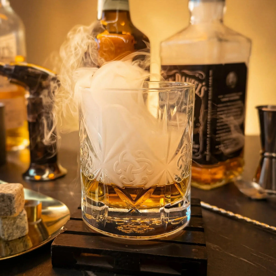 Întrebări frecvente despre whiskey smoker: Cum să afumi o băutură? - Smoking Spirit